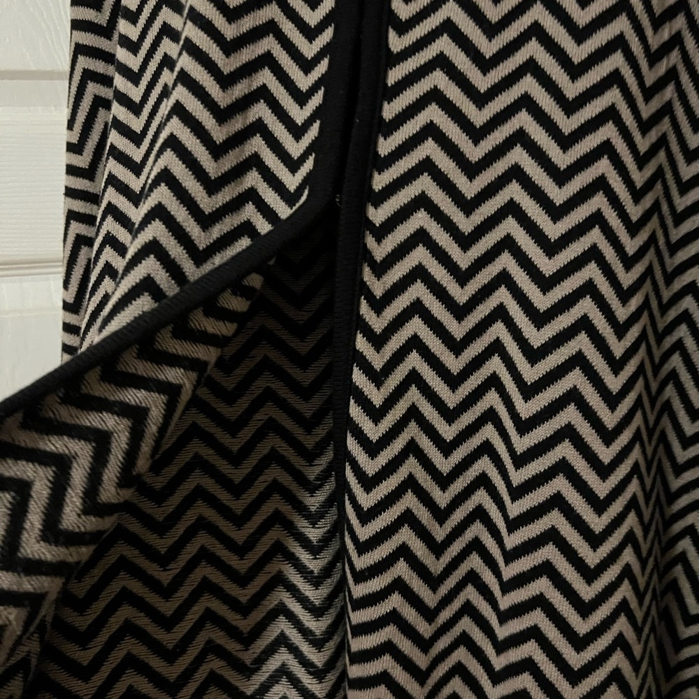 Liz Claiborne Ladies Cape - Picture 4 of 6